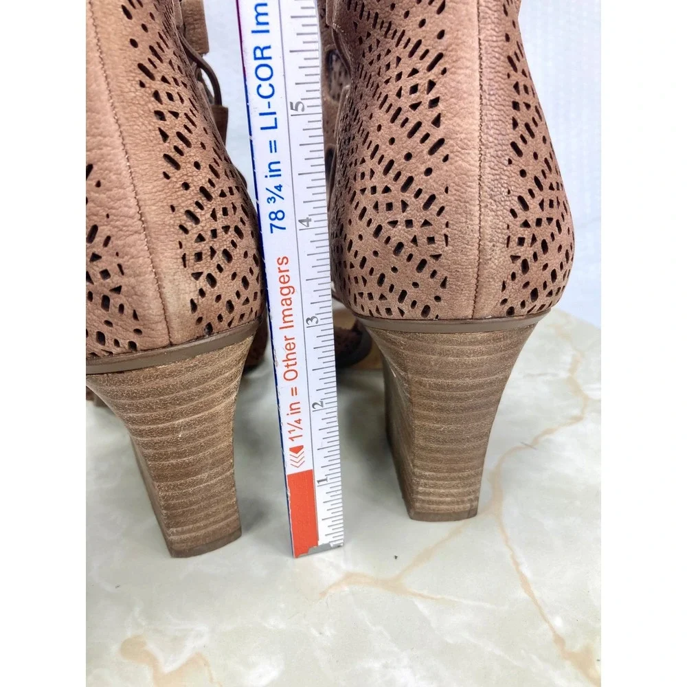 Vince Camuto Corbina Laser Cut Block Heel Sandals Womens 9.5 Brown Leather Chic